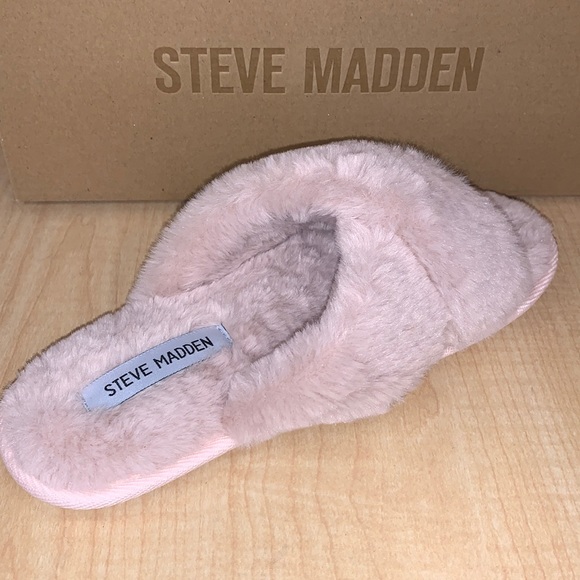 Steve Madden Kadyn Faux Fur Slipper Light Pink - Picture 5 of 8